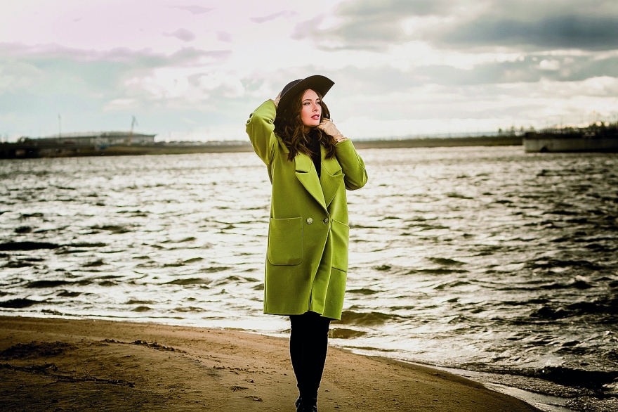 Эльмира Калимуллина Нижнекамская финалистка шоу «Голос» принимает любые деловые предложения: поет в больших залах, участвует в мюзиклах, ведет