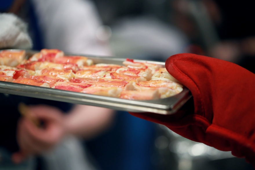 Краб на ужине шеф-поваров White Rabbit Family