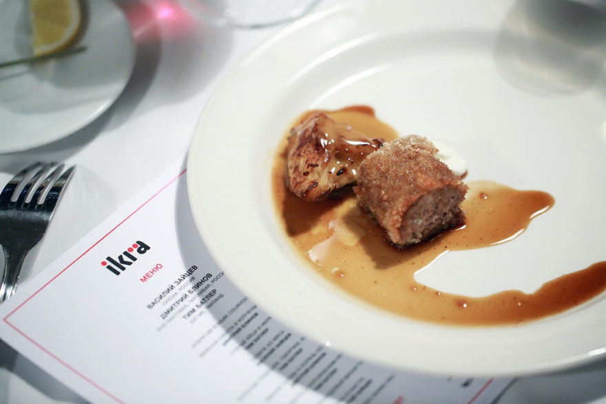 Свиная голова, печеный корень сельдерея и сметана Дмитрия Блинова