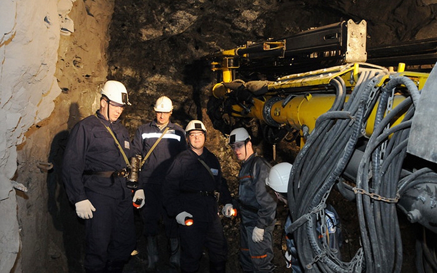 Цесаревич Георгий Михайлович (третий слева) на руднике «Комсомольский» в Норильске, 24 апреля 2009 года
