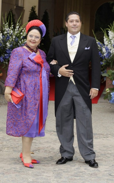 Мария Владимировна и Георгий Михайлович Романовы на приеме у папы Бенедикта XVI Мария Владимировна с сыном на свадьбе родственника - главы дома