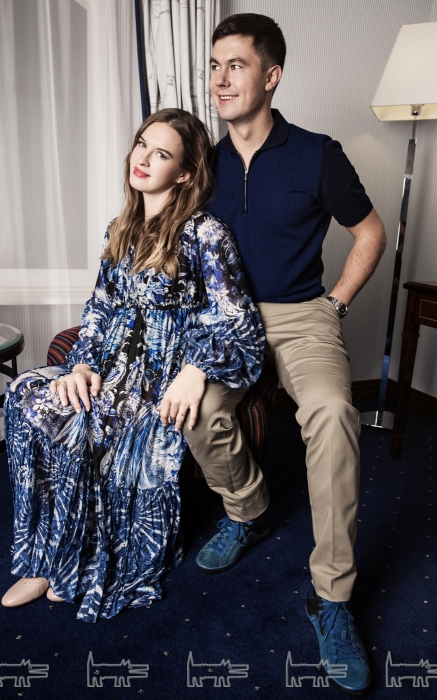 На Марии: платье Roberto Cavalli, туфли Chloe (все — ДЛТ). На Алексее: поло Cortigiani, брюки Gucci (все — ДЛТ), кроссовки Geox (ТРЦ «Галерея»)