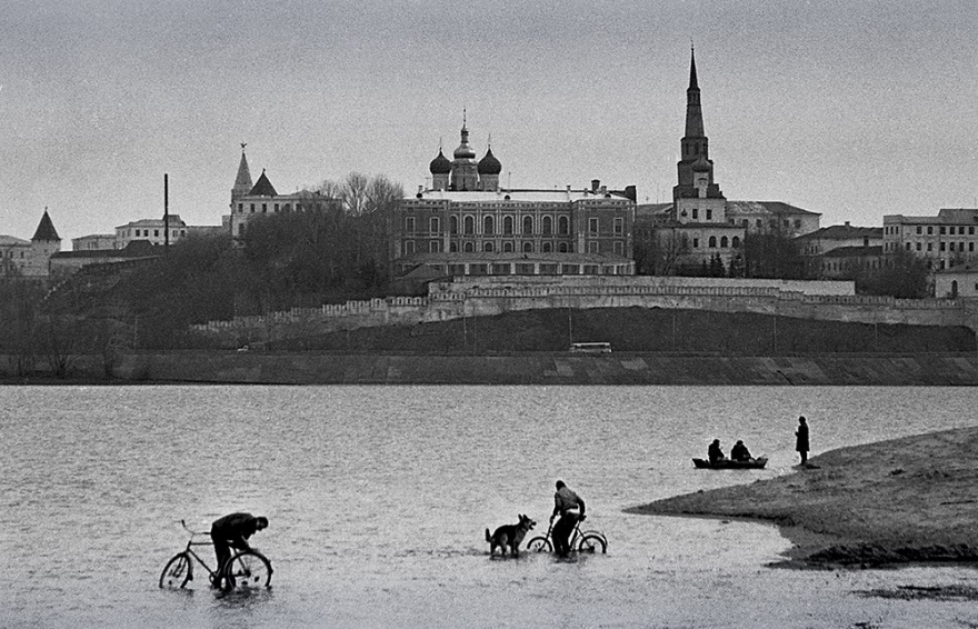 Перекресток проспекта Ямашева и улицы Адоратского