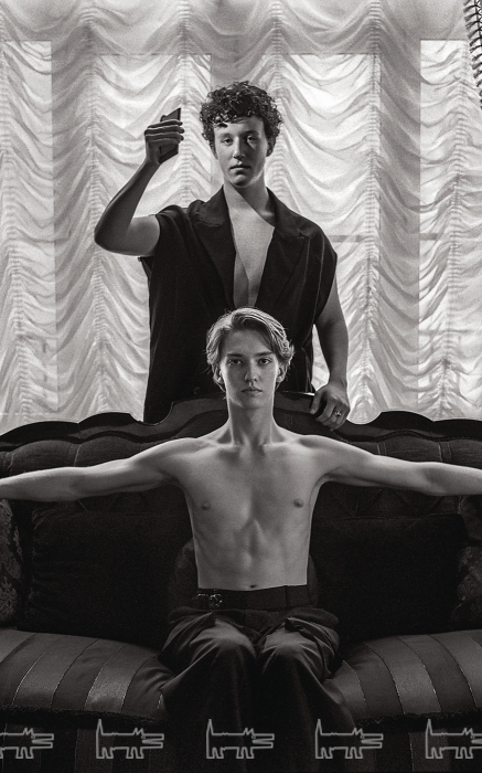 На Николасе: плащ Maison Margiela, сорочка Joseph (все — Au Pont Rouge)