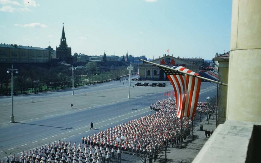 Колонны пионеров на Манежной площади, Москва.