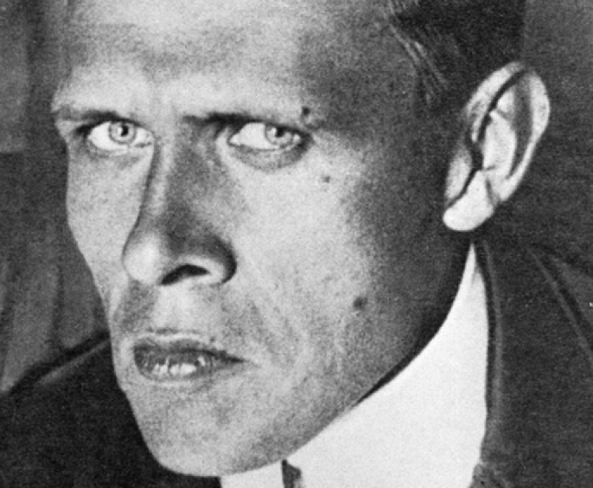 Даниил Хармс - да, я буду настаивать, что этот человек здесь будет персонаж. Во-первых, из его литературных трудов я более всего уважаю дневники и