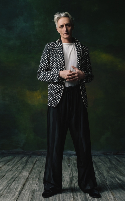 На Иване: пиджак Roberto Cavalli, брюки Ann Demeulemeester, туфли Jimmy Choo (все — ДЛТ)