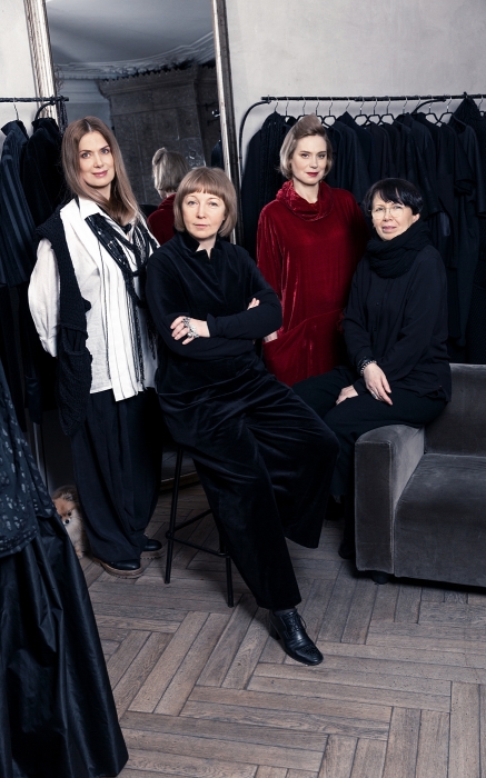 Актриса Юлия Джербинова, директор модного дома Lilia Kisselenko Ирина Селюта, кинопродюсер Мария Авербах и модельер Лилия Киселенко