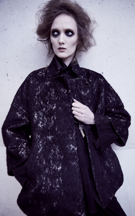 Новая коллекция — это воображаемое путешествие в переворотный 1917 год.