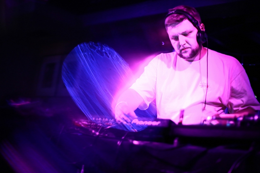 Пятница, 31 марта В «Соль» едет петербургский виниловый коллекционер Forgotten Disco Star. Автор микс-шоу «Антиподы» на New New World Radio