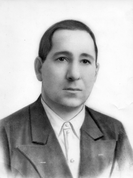 Дәү әти чагында, меховой фабрикада эшләгәндә, 1963 ел, таныклык китабы. Дед во время работы на меховой фабрике,1963 год, фото с доски почета.