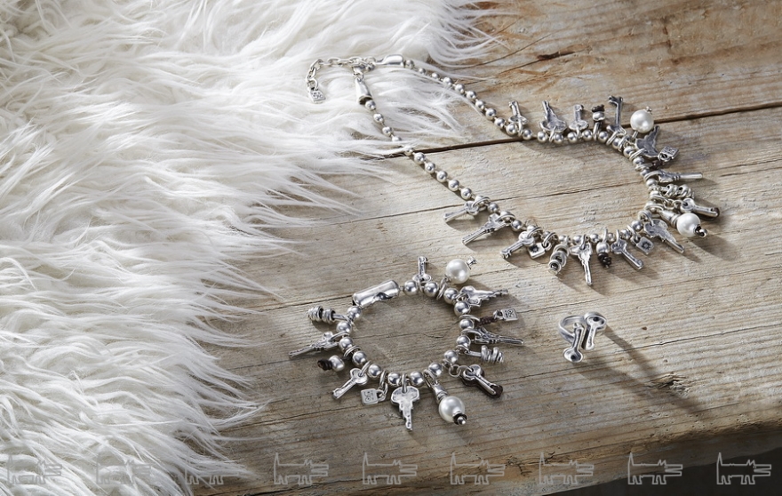 Ожерелье и браслет Alguna abrira, кольцо En tu casa o en la mia