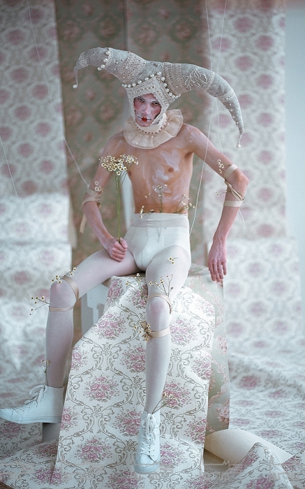 В работе «Позвольте сыграть в вашу игру» (2015) снимался Ангел Ульянов, авангардная фотомодель.