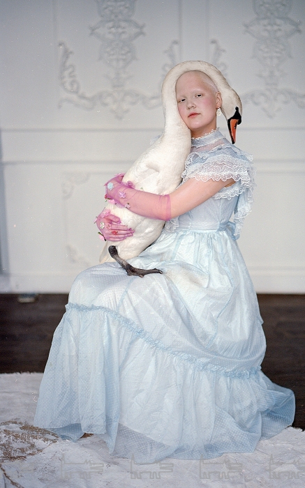 До съемки «Леда лебедизм» (2016) модель Серафима очень боялась лебедей.