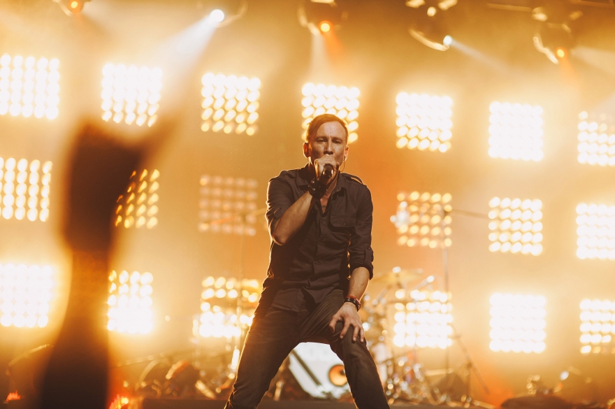 Пятница, 14 марта Lumen едет с презентацией альбома «Хроника бешеных дней». Одна из композиций - «Голоса мира» - нам уже знакома.Чтобы создать ее