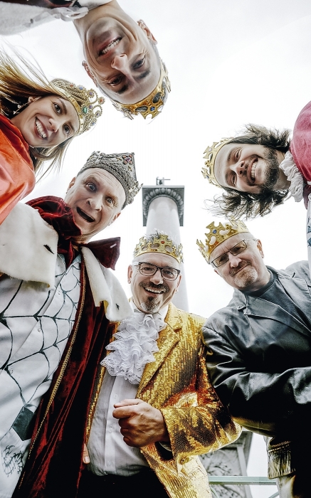 Против часовой стрелки: Вадим Латышев, Варвара Зверькова, Андрей Кагадеев, Николай Копейкин, Николай Гусев, Алексей Зубков (Зубкерман)