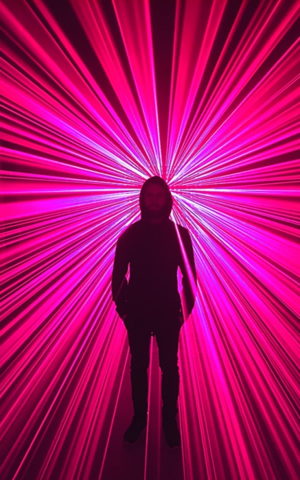 Аудиовизуальная инсталляция Outlines, сделанная коллективом видеохудожников и музыкантов Tundra. 2016 год