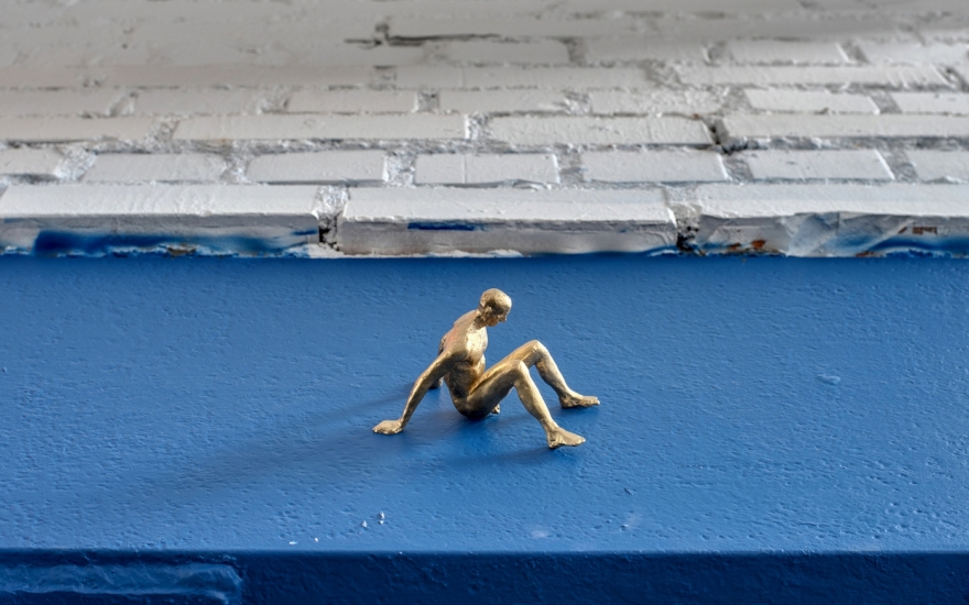 Скульптура Никиты Селезнева из серии «Мой маленький про­ тест» в рамках презентации проекта N&K Lab. 2017 год