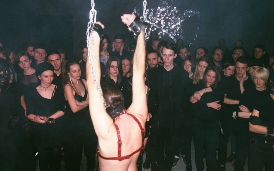 На первом мероприятии Hanged Man в центре «Марс» выступление датского музыканта Croatian Amor, который ведет авангардный лейбл Posh Isolation