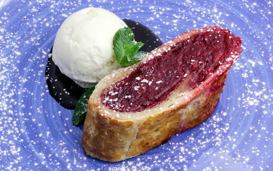 Вишневый штрудель