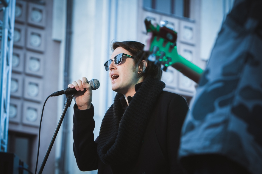 Радик Мусин https://vk.com/club54302405 Уфимец, переехавший в Петербург, художник, первую выставку организовал в 2011 году, последняя подготовлена