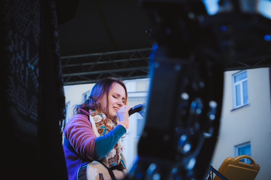 Juna https://vk.com/juna_kzn Поют песни на стихи Тукая, Йолдыз Миннуллиной, Луизы Янсуар, музыкально разрываются между британщиной и фолком, в составе