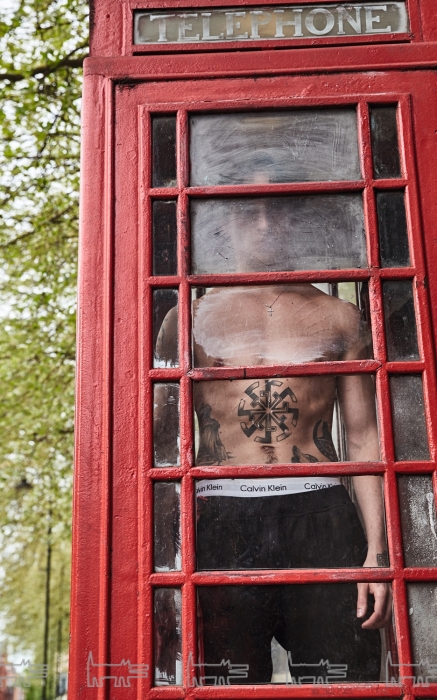 панама Kulturra, белье Calvin Klein, брюки Gosha Rubchinskiy