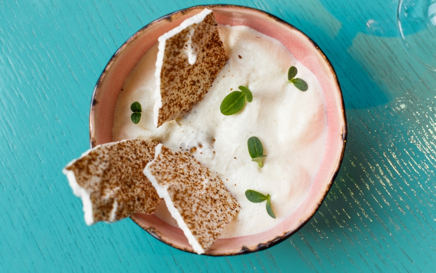 Мусс из белого шоколада с белым грибом