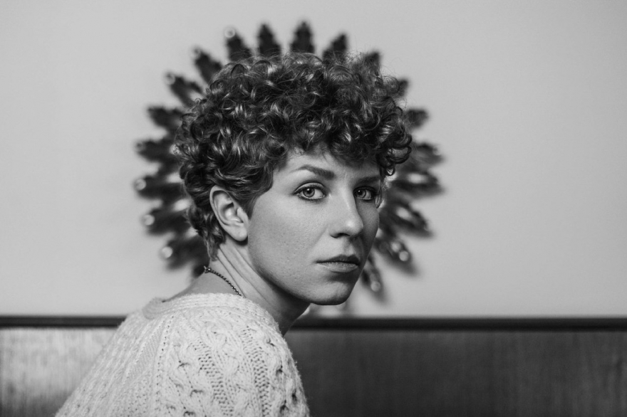 Вторник, 16 мая Воздушная барышня из Вильнюса Алина Орлова наделала шума на родине, когда латвийское телевидение показало ее концерт в католическом