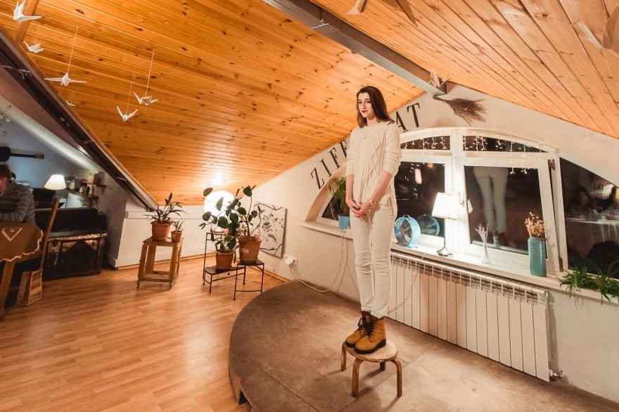 Среда, 17 мая «Циферблат» предлагает поностальгировать и вернуться в детство, когда мы читали стихи, встав на табуретку. Грядет случай, когда можно