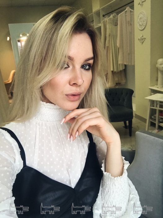 Анна Леонова
