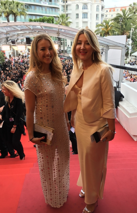 Эля Роднянская в Alexander Terekhov и Хатуля Авсаджанашвили в платье Calvin Klein и жакете Jil Sander