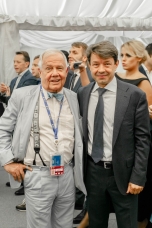 Джеймс Роджерс, Олег Михасенко