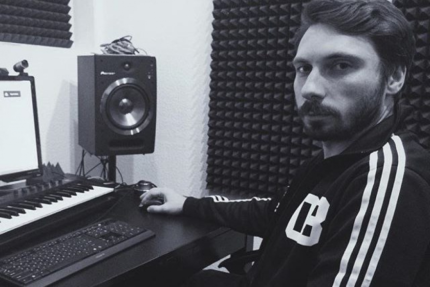 Пятница, 9 июня Питерский диджей Krjuk снова отыграет в «Соли». Алексей Крюк известен как участник одного из самых заметных отечественных ню-диско