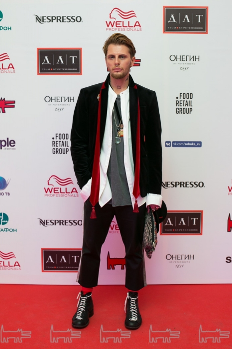 Оскар Ренкель в костюме Alina German и обуви Jean Baptiste Rautureau