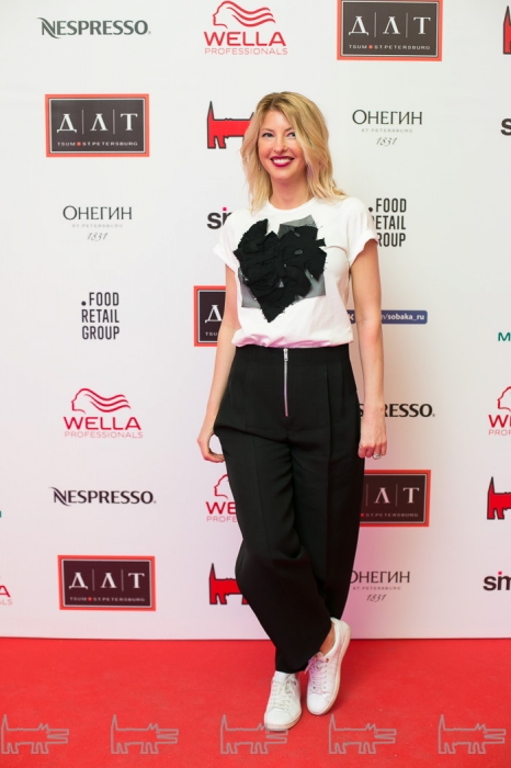 Анна Лагойская в брюках Celine, топ Comme Des Garcons