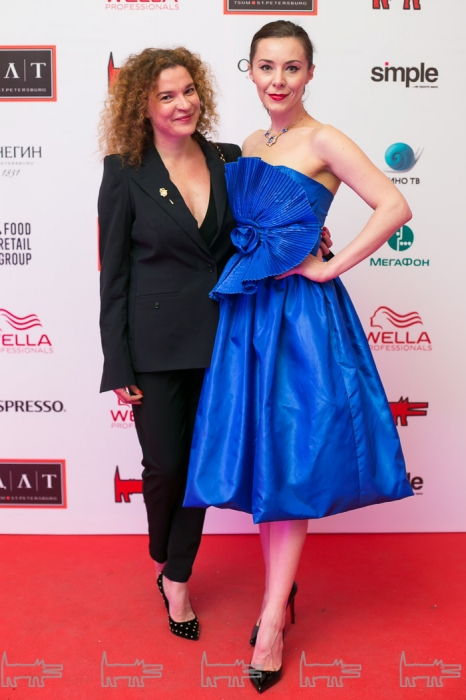 Ксения Гощицкая в Ianis Chamalidy и Диана Королёва в винтажном платье Jahn & Pill Collection