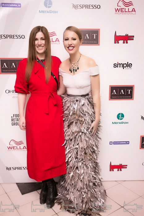 Яна Милорадовская в плаще Lemaire и ботильонах Vetements и Ксения Собчак в A LA RUSSE