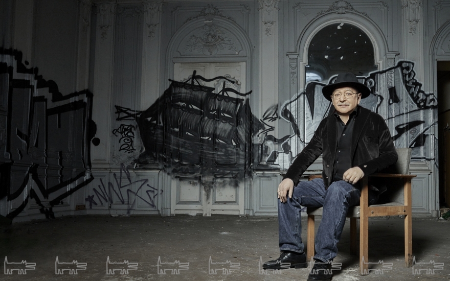 Пиджак Anastasia Dokuchaeva (Anastasia Dokuchaeva), рубашка Brioni (ДЛТ)