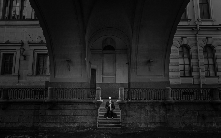 Сорочка и брюки Ann Demeulemeester, бомбер Damir Doma (все —ДЛТ), обувь Geox (Geox)