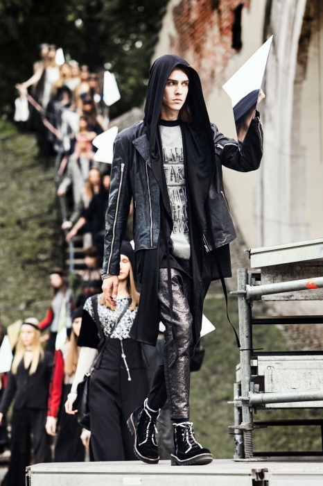 Показ Стаса Лопаткина и Яниса Чамалиди у Башни-руины