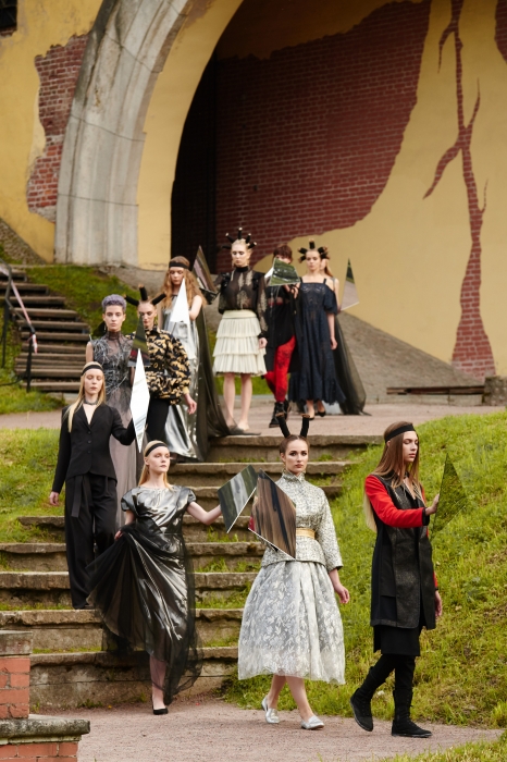 Показ Стаса Лопаткина и Яниса Чамалиди у Башни-руины