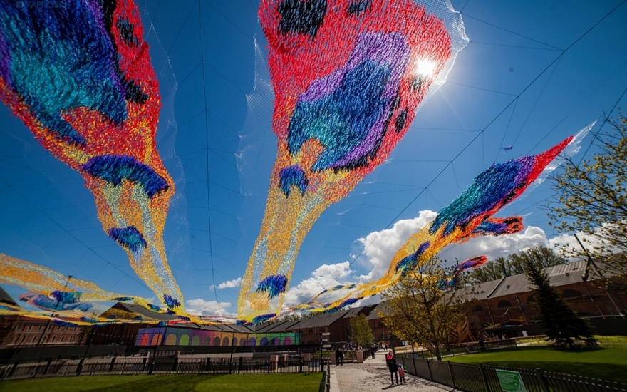 Инсталляция «Жар-птица» на Новой Голландии