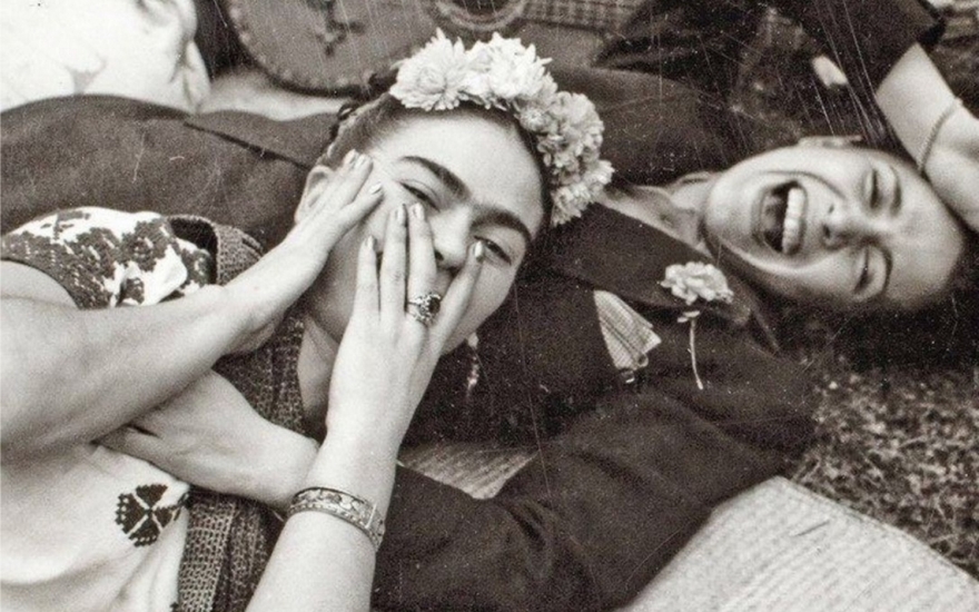 Фрида Кало и певица Чавела Варгас, 1945. Фото Николаса Мюррэя