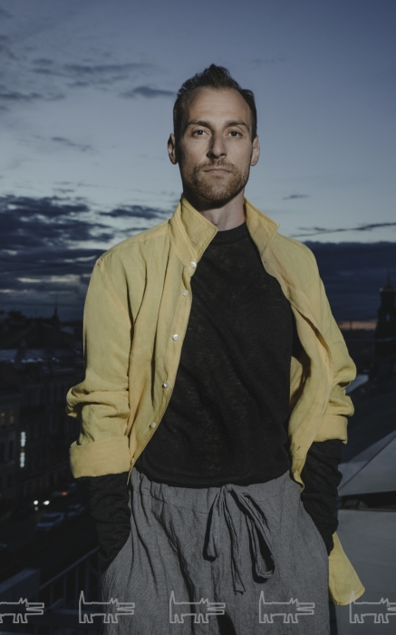 Григорий СвердлинЛонгслив Damir Doma, рубашка Luciano Barbera, брюки Ziggy Chen (все —ДЛТ)