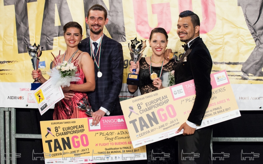 Наталья и Максим Лучко, победители в категории танго эсценарио, и Жоао Карлос Сантос Давид и Мирелла Сантос Давид, победители в категории танго салон