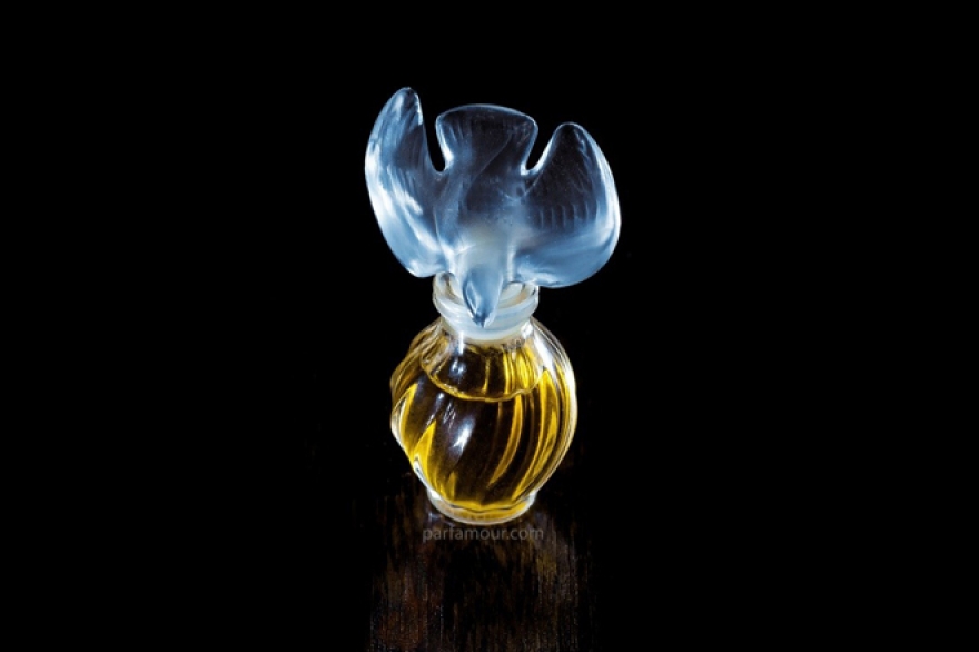 NinaRicciL'AirDuTemps (1948) во флаконе производства фабрики ReneLalique - SingleDove. Фотографии: parfamour.com