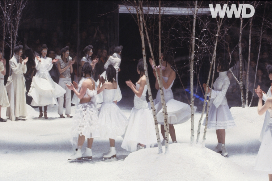 Показ Alexander McQueen осень-зима 1999