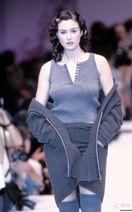 Моника Белуччи на показе Dolce & Gabbana, 1995