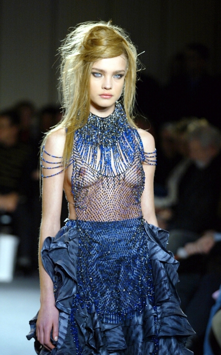 Наталья Водянова на показе Zac Posen, 2003